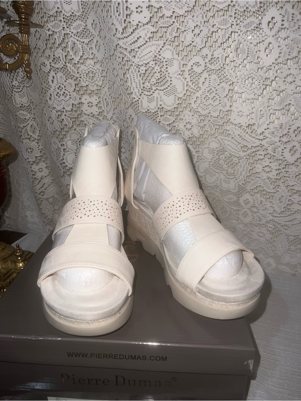 Pierre Dumas HIT-11 Ivory Wedge Heel Sandals Size 8M NEW